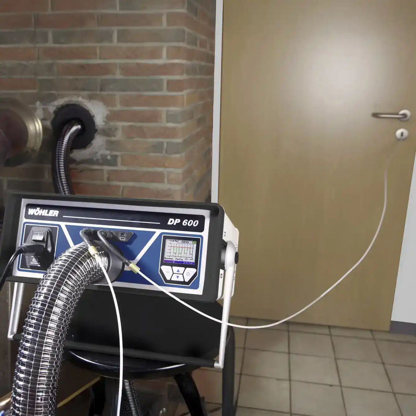 Pressure testing flue for leaks